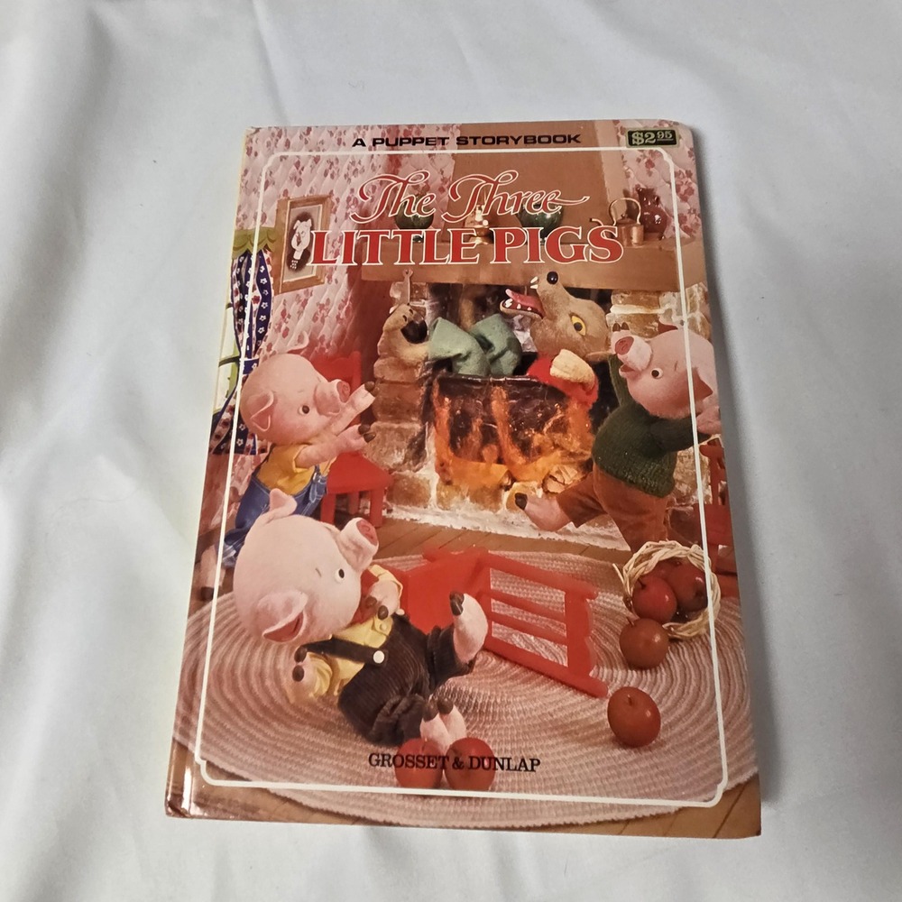 The Three Little Pigs, A Puppet Storybook, Pictures by T. Izawa & S. Hijkata
